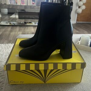 New Size 7 Black bootie